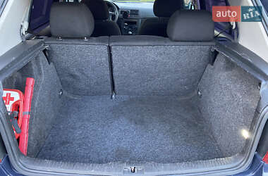 Хетчбек Volkswagen Golf 2000 в 