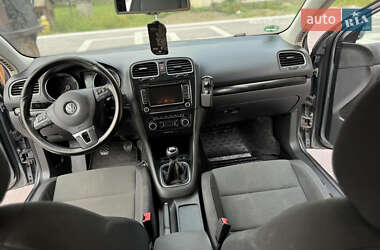 Хэтчбек Volkswagen Golf 2010 в 