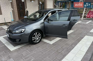 Хэтчбек Volkswagen Golf 2010 в 