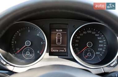 Хэтчбек Volkswagen Golf 2012 в 