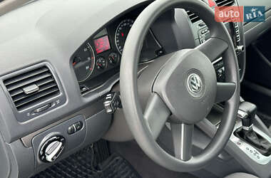 Хэтчбек Volkswagen Golf 2005 в 
