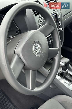 Хэтчбек Volkswagen Golf 2005 в 