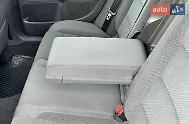 Хэтчбек Volkswagen Golf 2005 в 