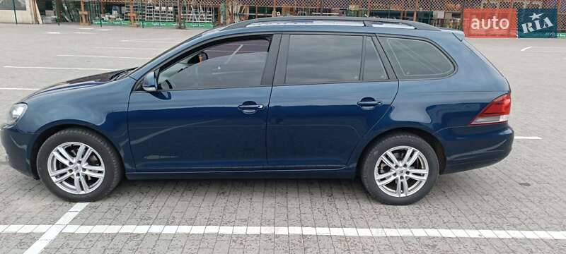 Универсал Volkswagen Golf 2011 в Калуше