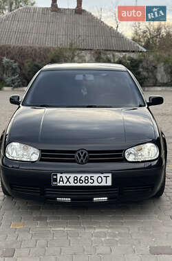 Хэтчбек Volkswagen Golf 2001 в 