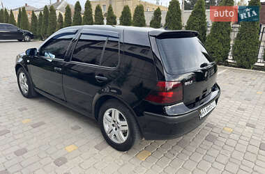 Хэтчбек Volkswagen Golf 2001 в 