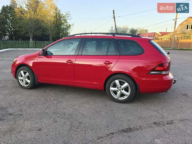 Универсал Volkswagen Golf 2011 в Попельне