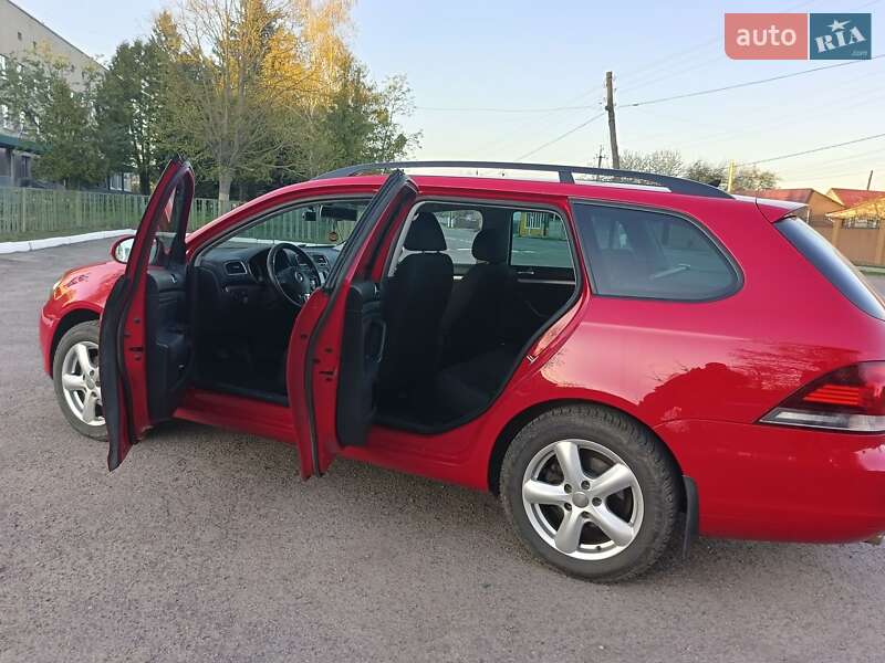 Универсал Volkswagen Golf 2011 в Попельне