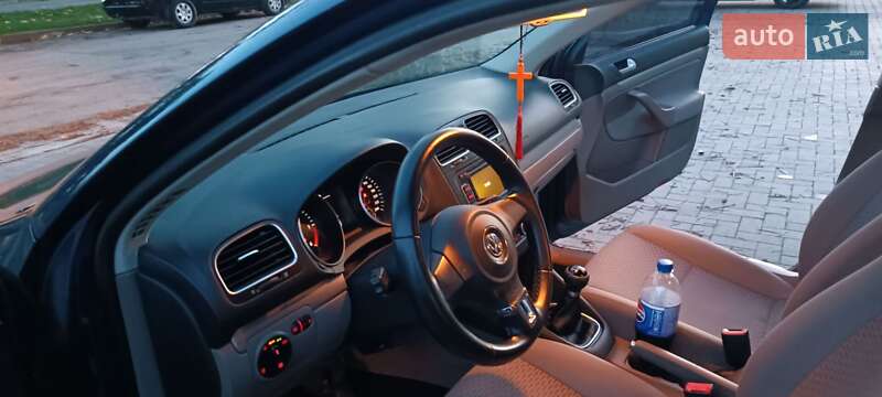 Универсал Volkswagen Golf 2011 в Калуше