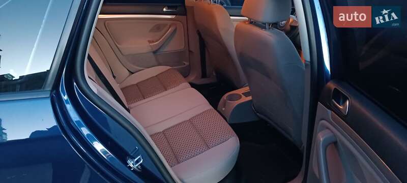 Универсал Volkswagen Golf 2011 в Калуше