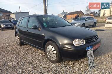 Хетчбек Volkswagen Golf 2001 в 