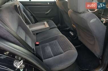 Хетчбек Volkswagen Golf 2001 в 