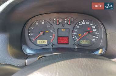 Хэтчбек Volkswagen Golf 1999 в 