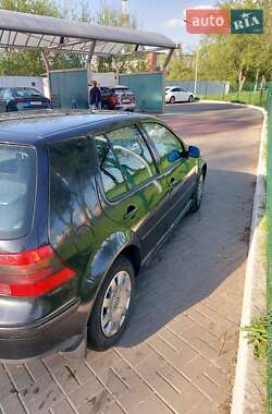 Хэтчбек Volkswagen Golf 1999 в 