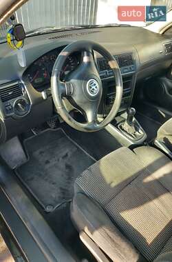 Хэтчбек Volkswagen Golf 1999 в 