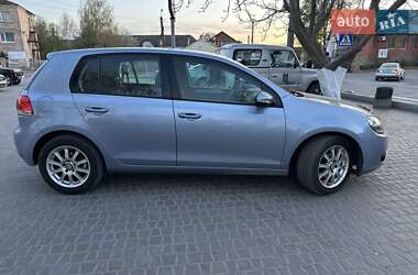 Хэтчбек Volkswagen Golf 2010 в 
