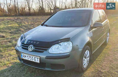 Хэтчбек Volkswagen Golf 2005 в 