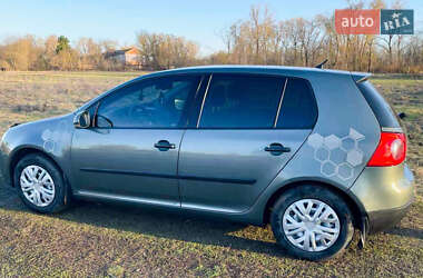 Хэтчбек Volkswagen Golf 2005 в 