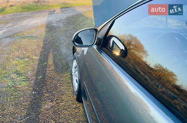 Хэтчбек Volkswagen Golf 2005 в 