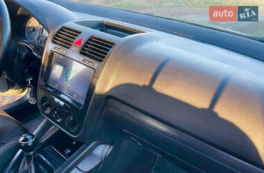 Хэтчбек Volkswagen Golf 2005 в 
