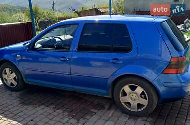 Хетчбек Volkswagen Golf 2001 в 