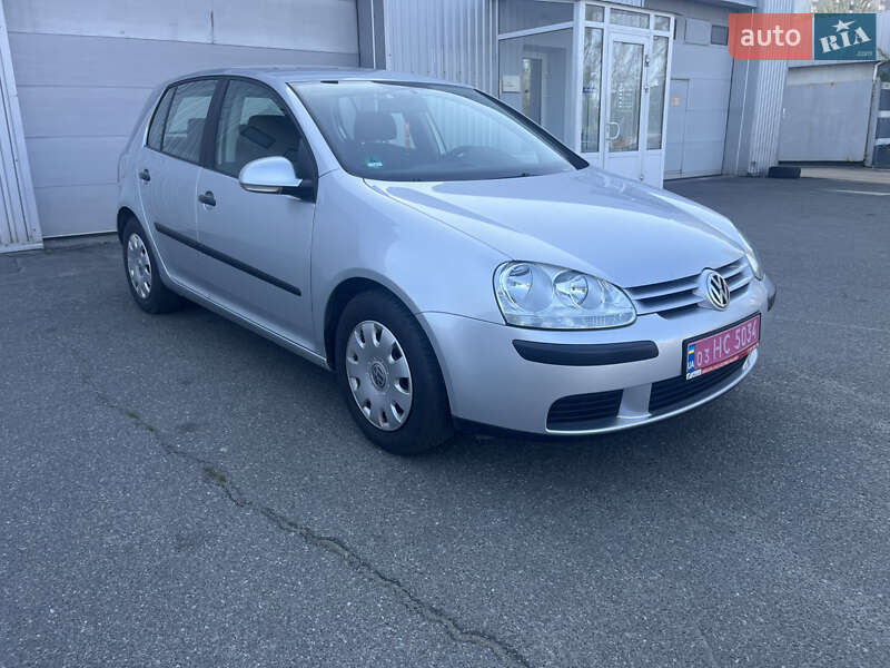 Хетчбек Volkswagen Golf 2005 в Києві