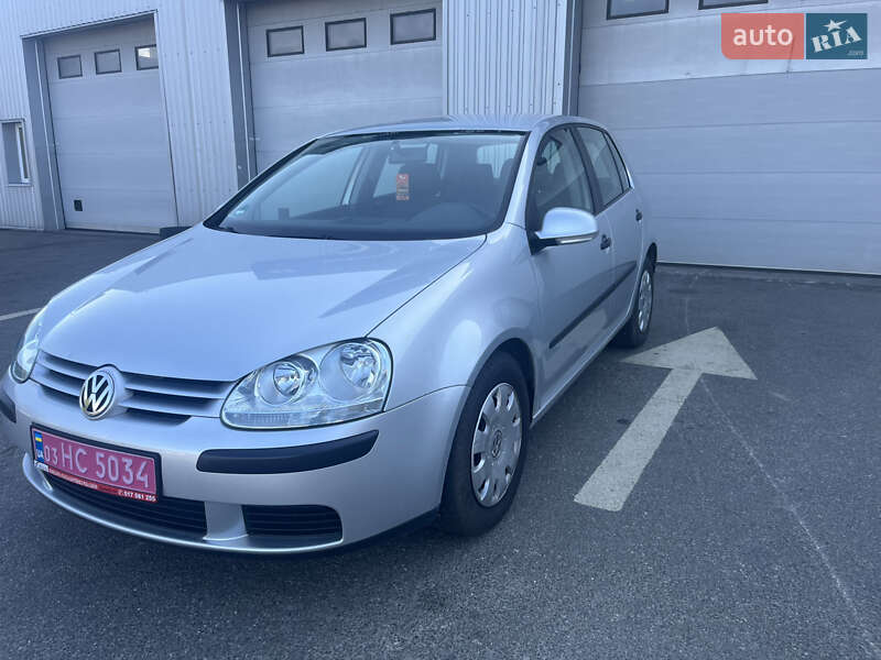Хетчбек Volkswagen Golf 2005 в Києві