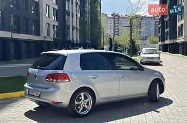 Хетчбек Volkswagen Golf 2012 в 