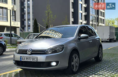 Хетчбек Volkswagen Golf 2012 в 
