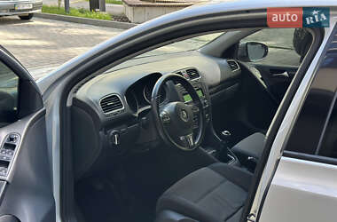 Хетчбек Volkswagen Golf 2012 в 