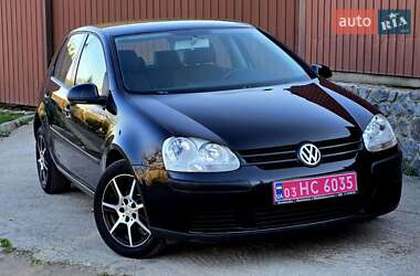 Хэтчбек Volkswagen Golf 2005 в 