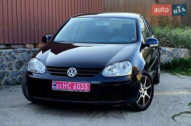 Хэтчбек Volkswagen Golf 2005 в 
