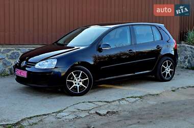 Хэтчбек Volkswagen Golf 2005 в 