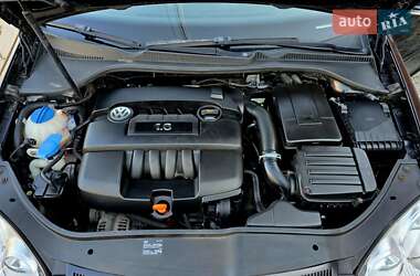 Хэтчбек Volkswagen Golf 2005 в 