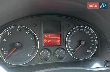 Хэтчбек Volkswagen Golf 2005 в 