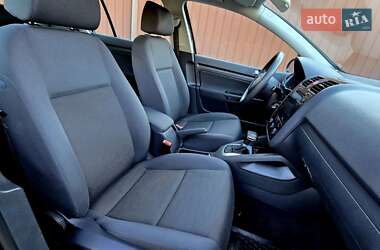 Хэтчбек Volkswagen Golf 2005 в 