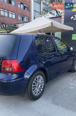 Хэтчбек Volkswagen Golf 2002 в 