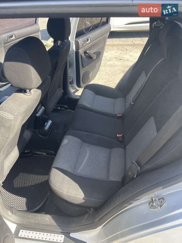 Универсал Volkswagen Golf 2003 в Ровно