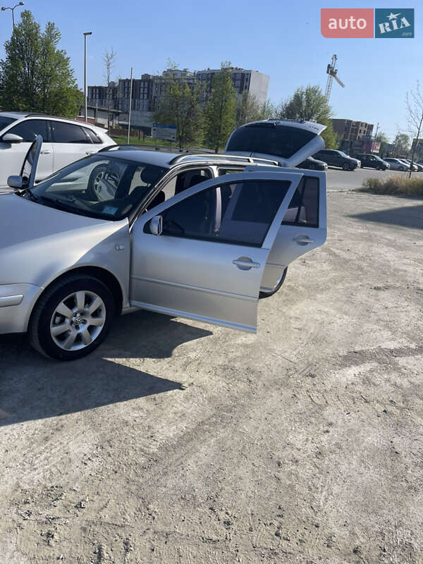 Универсал Volkswagen Golf 2003 в Ровно
