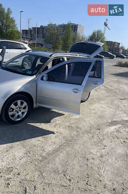 Универсал Volkswagen Golf 2003 в 