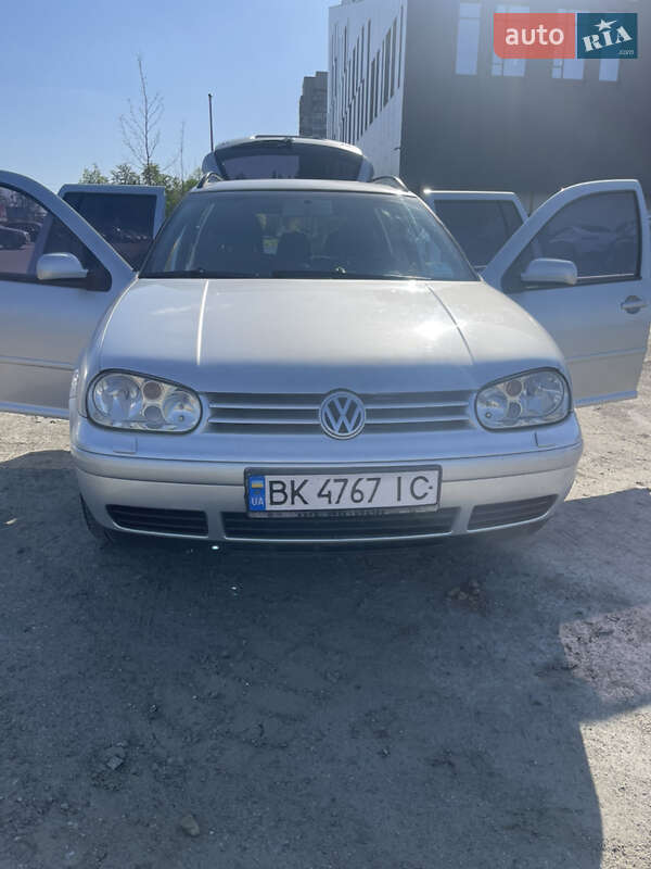 Универсал Volkswagen Golf 2003 в Ровно