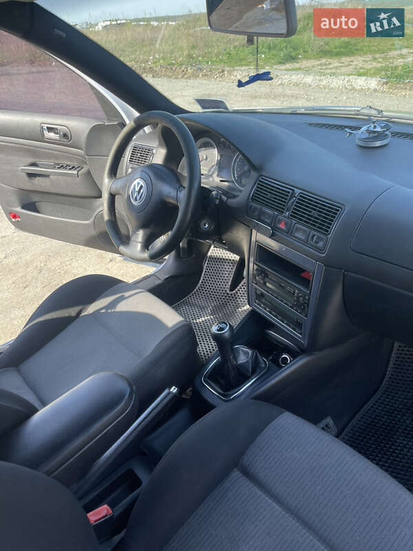 Универсал Volkswagen Golf 2003 в Ровно