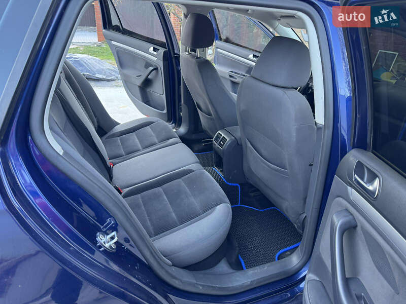 Універсал Volkswagen Golf 2009 в Житомирі