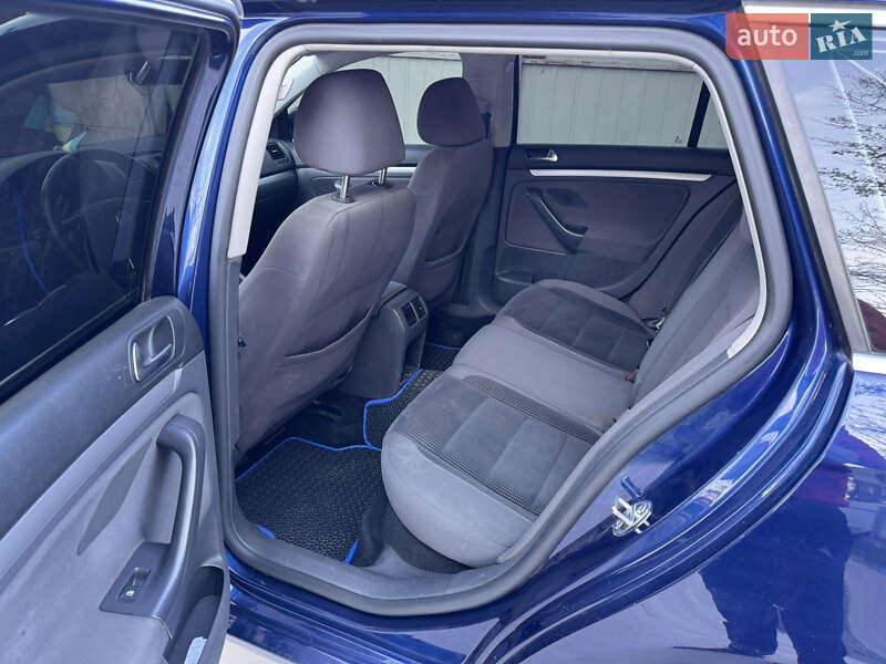 Універсал Volkswagen Golf 2009 в Житомирі