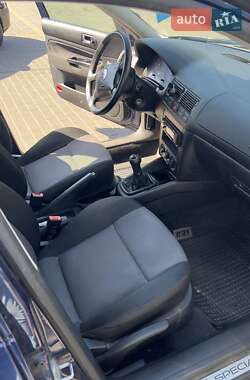 Хетчбек Volkswagen Golf 2003 в 