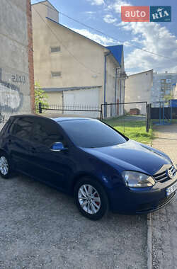Хетчбек Volkswagen Golf 2004 в Чернівцях