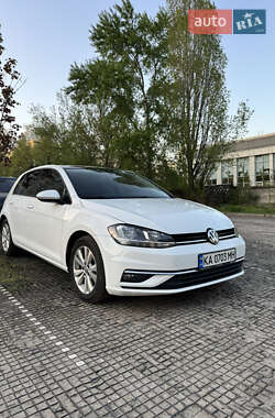 Хэтчбек Volkswagen Golf 2017 в Киеве