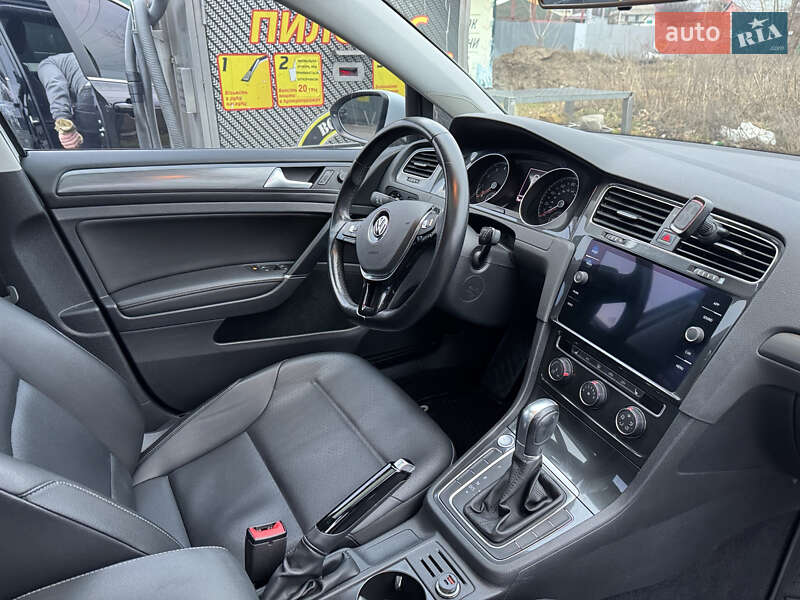 Хэтчбек Volkswagen Golf 2017 в Вышгороде