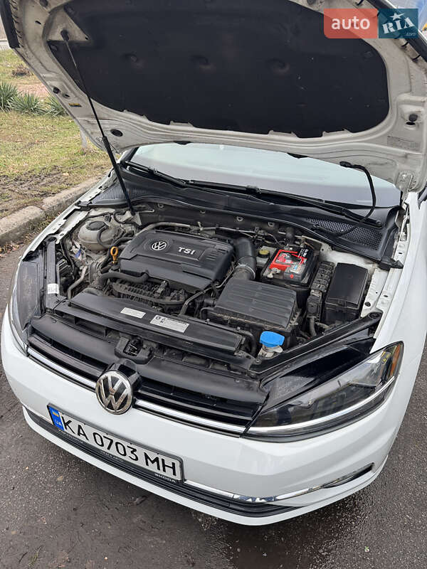 Хэтчбек Volkswagen Golf 2017 в Вышгороде
