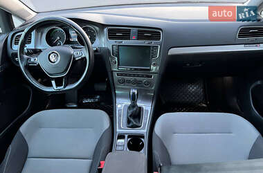 Хэтчбек Volkswagen Golf 2015 в 